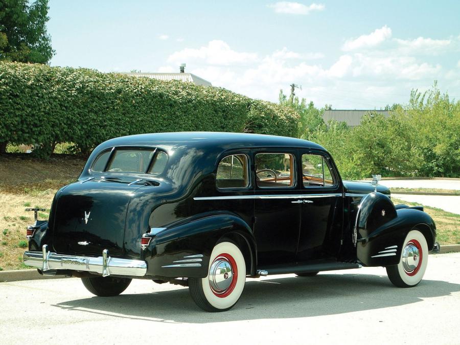  Cadillac Series 90 V16 Sedan by Fleetwood 1938 года  (фото 5 из 6)
